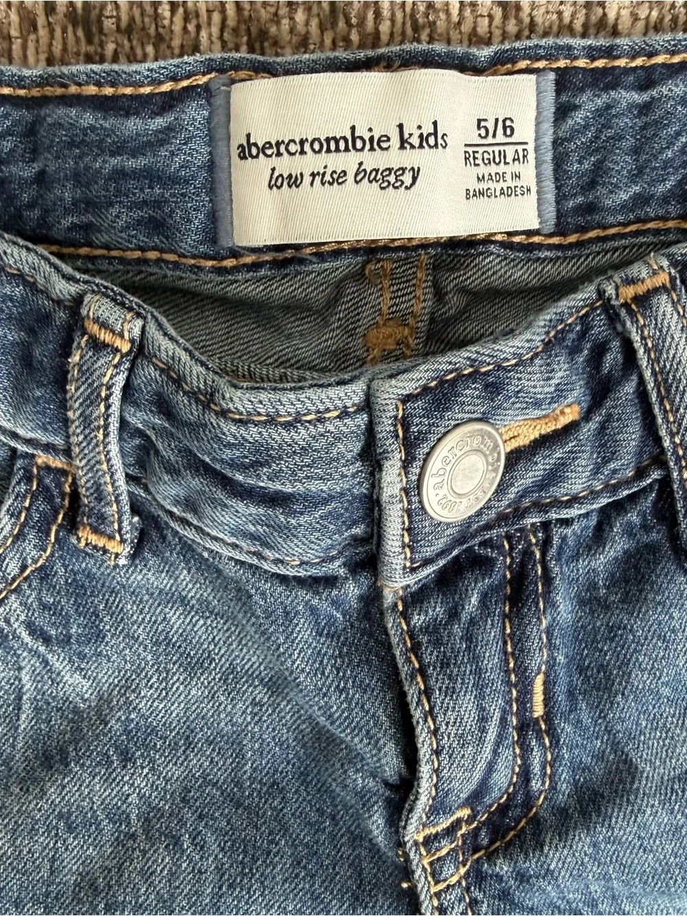 Abercrombie Kids Low Rise Baggy Fit Blue Denim Jeans Faded Medium Wash Size 5/6